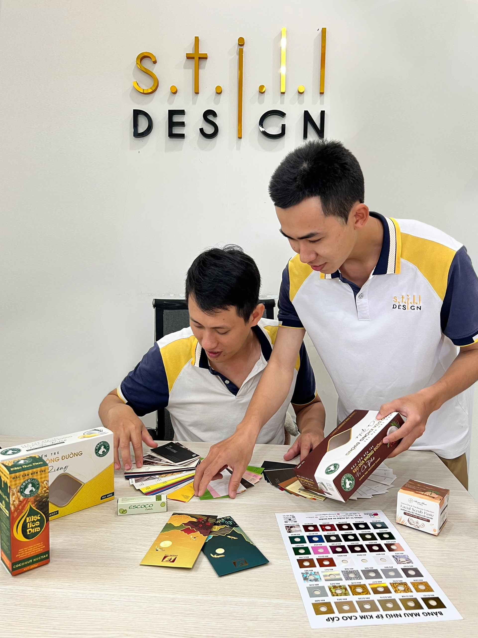 Hình ảnh làm việc của nhân viên thiết kế Still Design