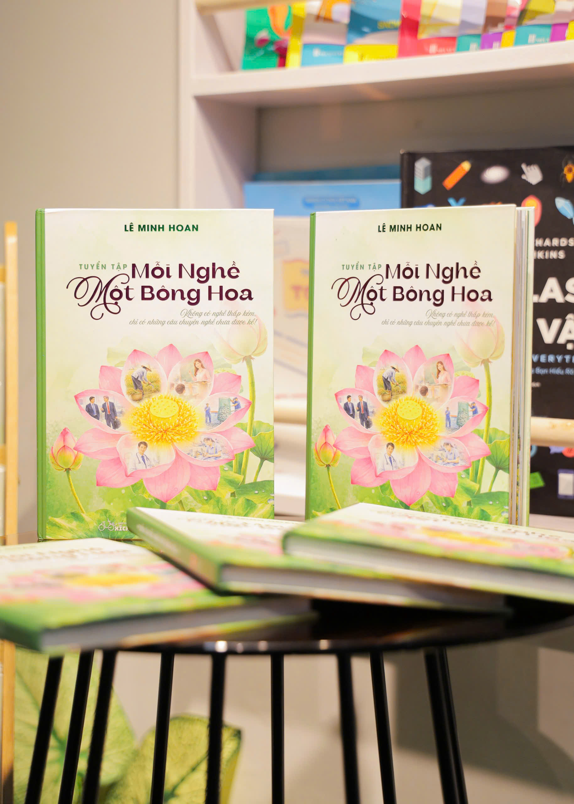 Still Design Đồng Hành Thiết Kế "Mỗi Nghề Một Bông Hoa" – Hành Trình Lan Tỏa Giá Trị Của Mọi Nghề Nghiệp 2 Sách Mỗi Nghề Một Bông Hoa của Tác giả Lê Minh Hoan
